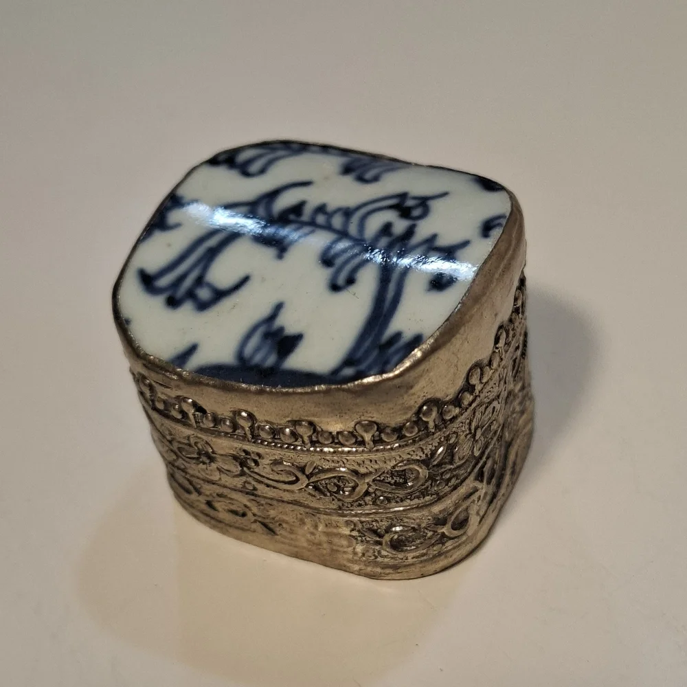 💙🍽🤍Antique Blue & White Porcelain Shard Chinese Silver Trinket Box